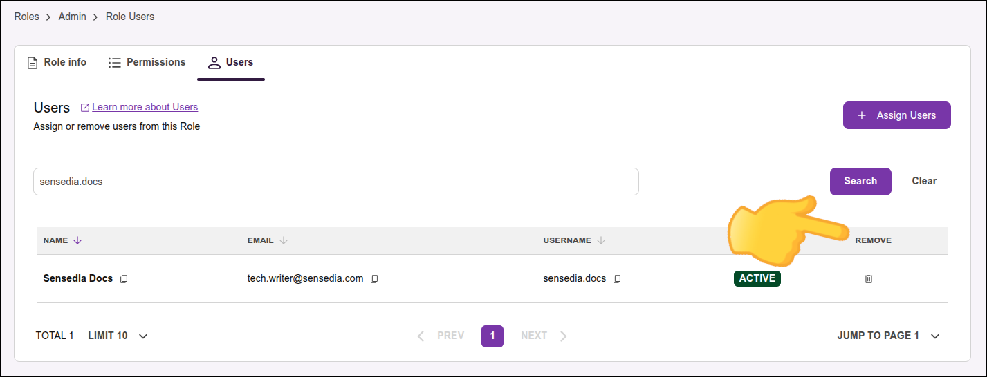 énfasis en el ícono de la papelera en la pestaña Users
